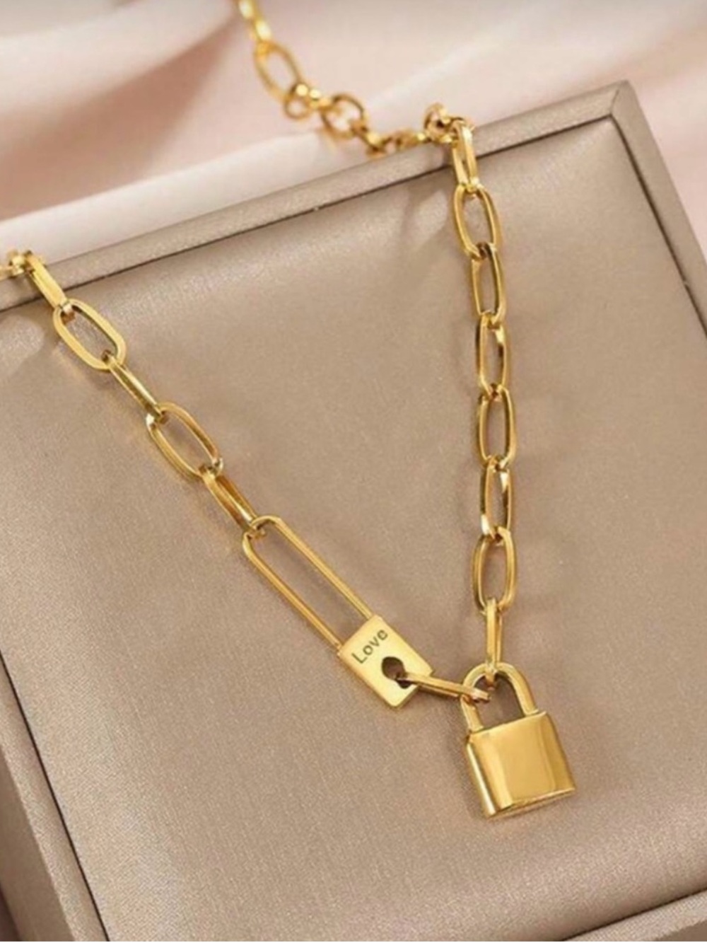 ✨ NEW ✨ Gold Lock Pendant Chain Necklace ✨